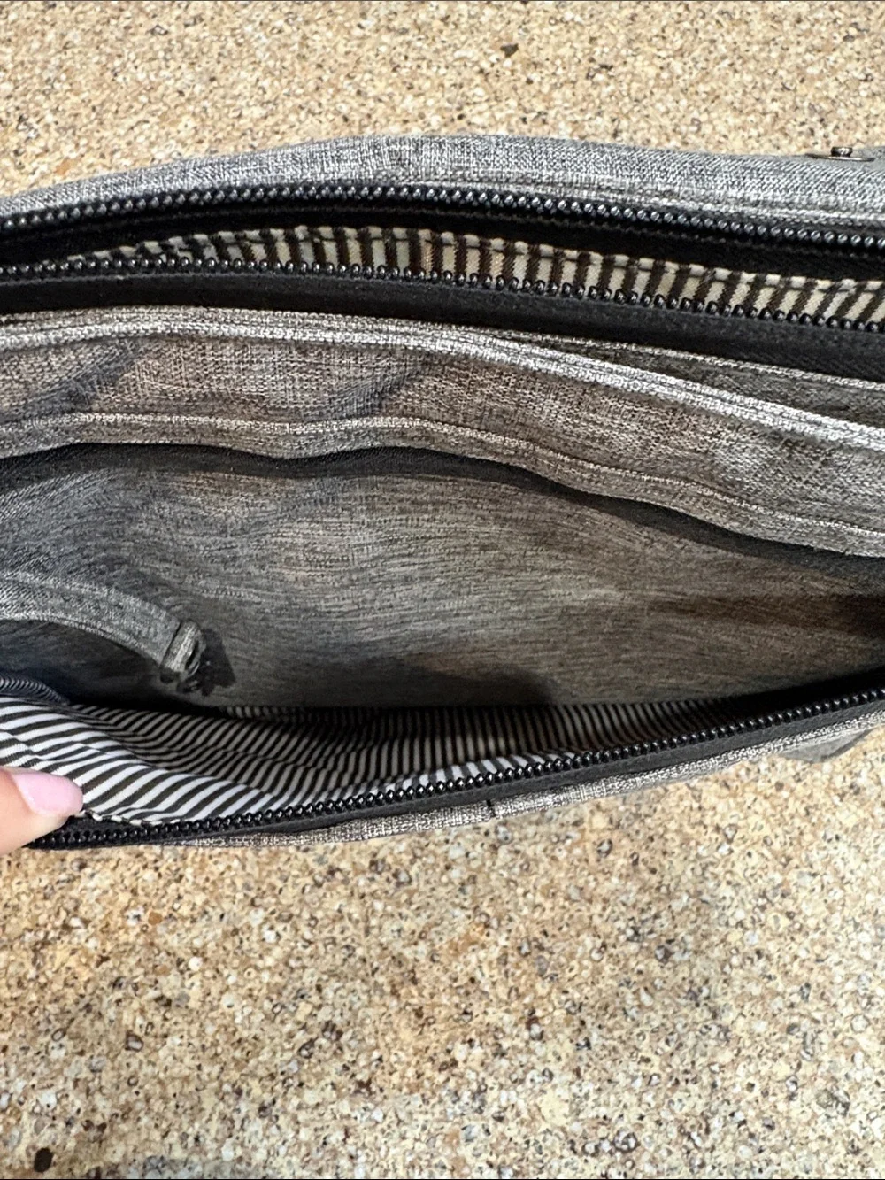PKG Toronto Canada city laptop messenger bag in grey - EUC